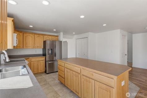 1055 July Court Moses Lake WA 98837