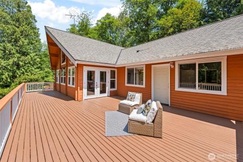 12170 Viewcrest Place NE Bainbridge Island WA 98110