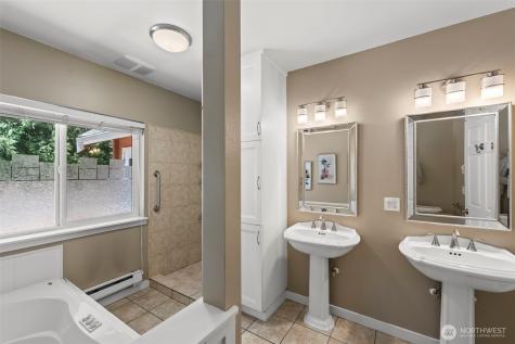 12170 Viewcrest Place NE Bainbridge Island WA 98110