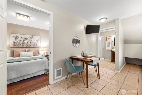 12170 Viewcrest Place NE Bainbridge Island WA 98110