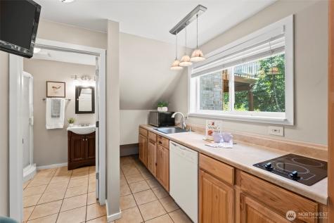 12170 Viewcrest Place NE Bainbridge Island WA 98110