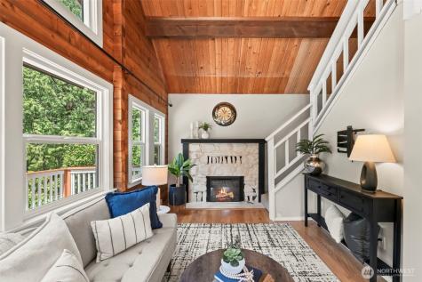 12170 Viewcrest Place NE Bainbridge Island WA 98110