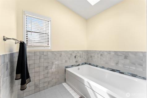 2807 61st Avenue NE Tacoma WA 98422