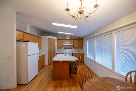 404 N Scheaffer Street Oakville WA 98568