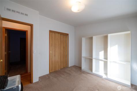 404 N Scheaffer Street Oakville WA 98568