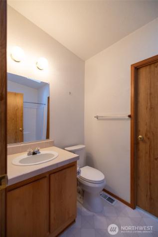 404 N Scheaffer Street Oakville WA 98568