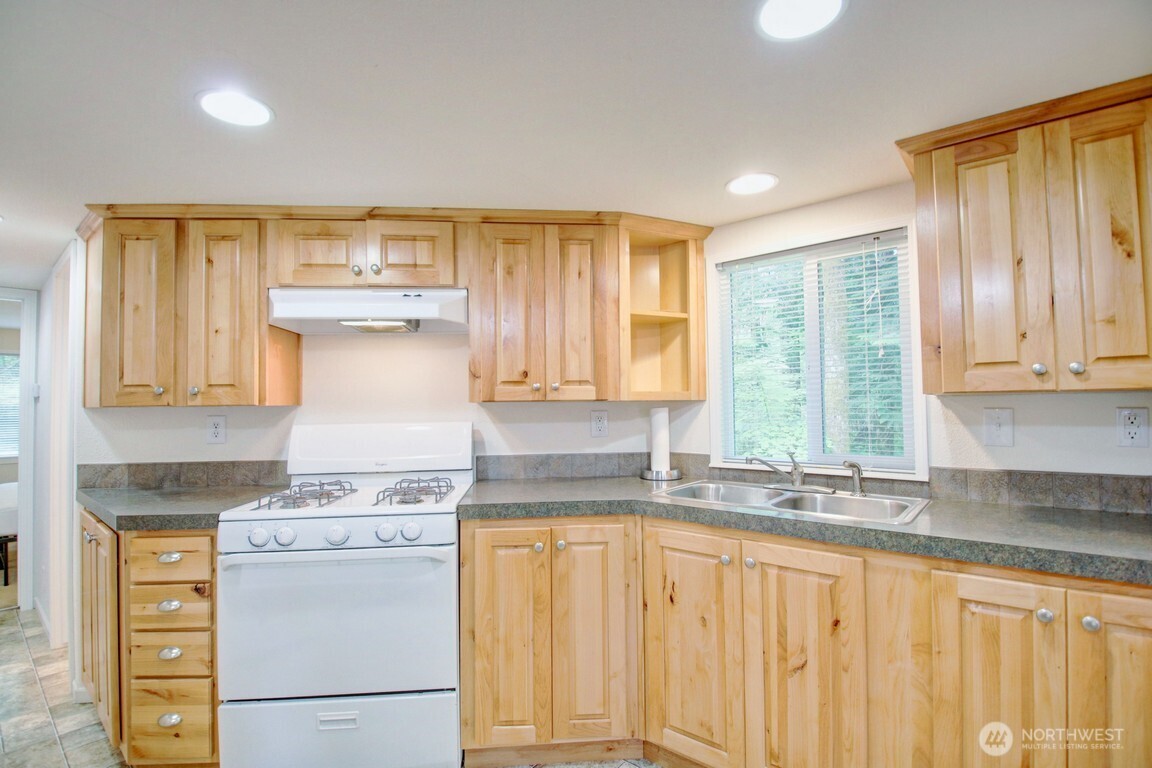 20 Goldrush Road Deming WA 98244