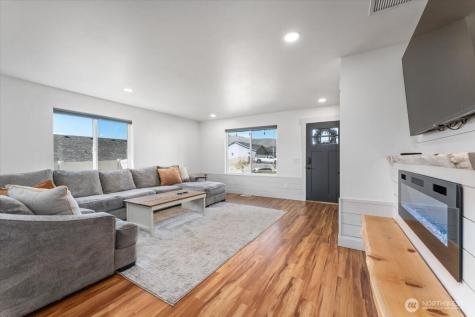3949 NE Vista Del Rey Drive East Wenatchee WA 98802