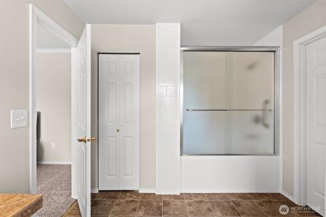 23412 SE 260th Court Maple Valley WA 98038