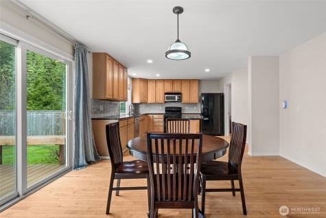 23412 SE 260th Court Maple Valley WA 98038