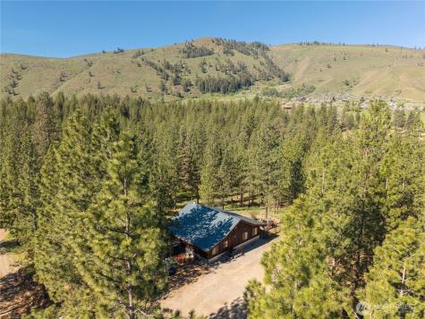 21 Twin Lakes Drive Winthrop WA 98862