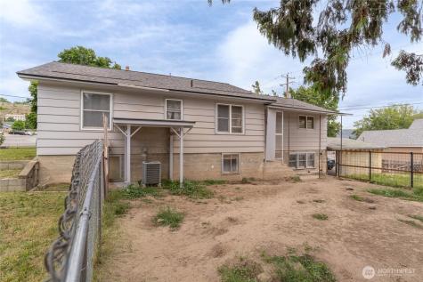 417 N Sanders Street Chelan WA 98816