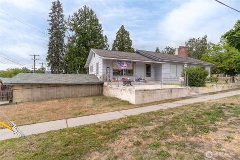 417 N Sanders Street Chelan WA 98816