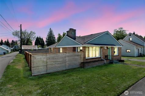 1116 W 1st Street Centralia WA 98531