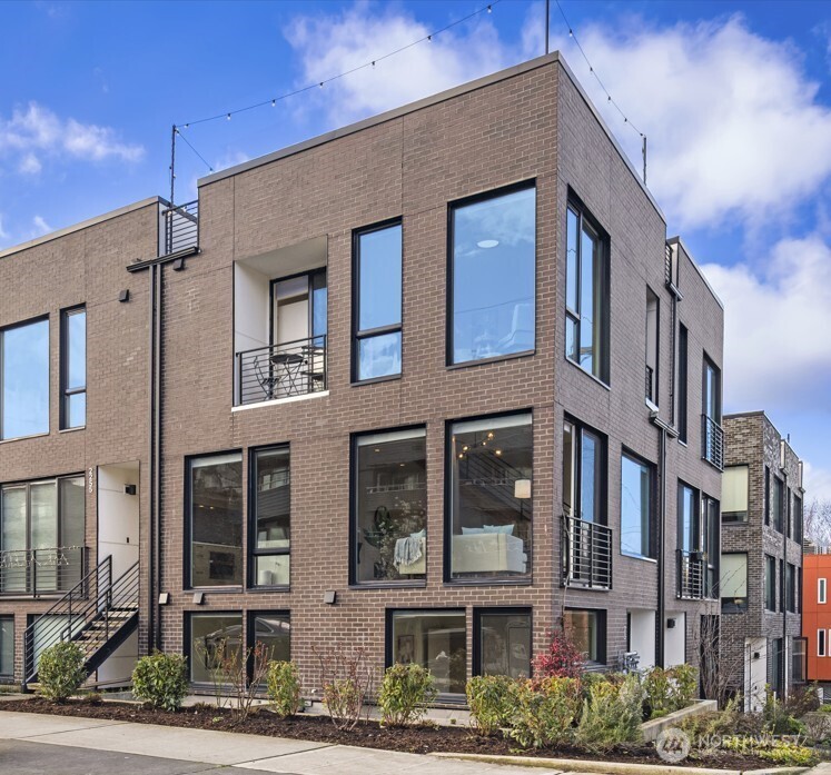 73 E Lynn Street Seattle WA 98102