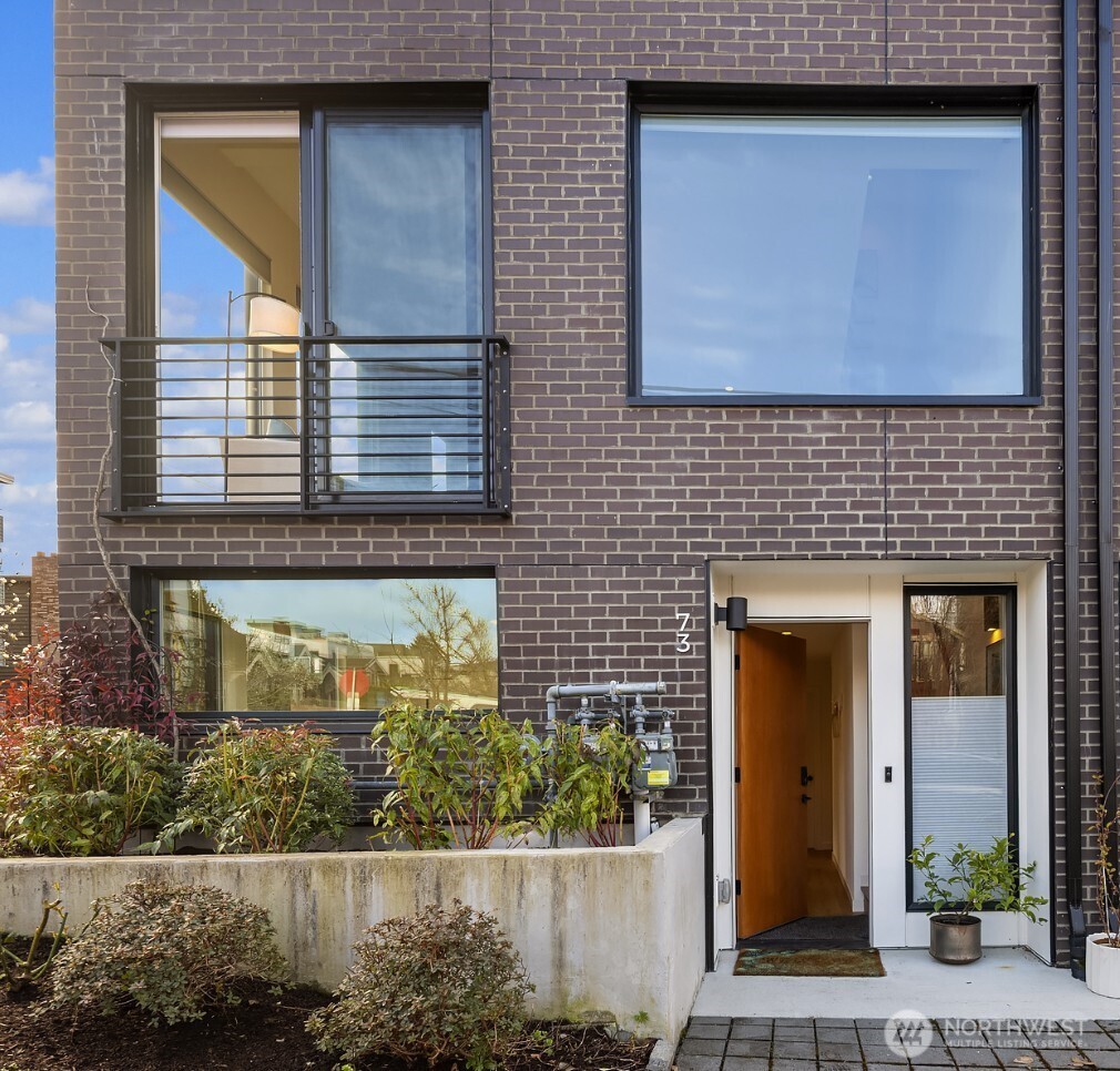 73 E Lynn Street Seattle WA 98102