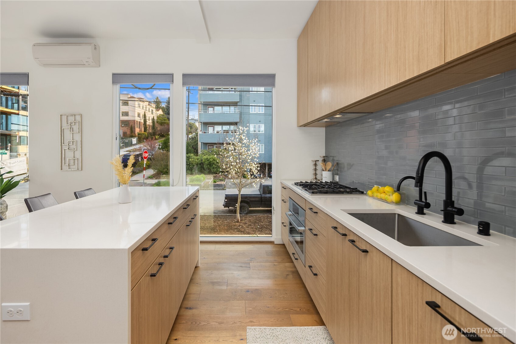 73 E Lynn Street Seattle WA 98102