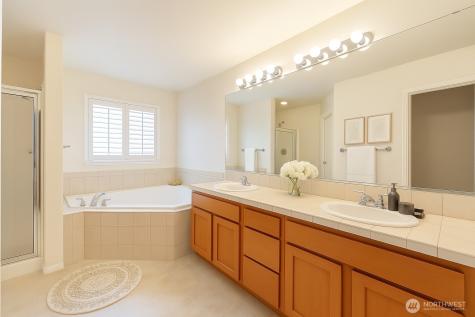 22926 SE 13th Way Sammamish WA 98075