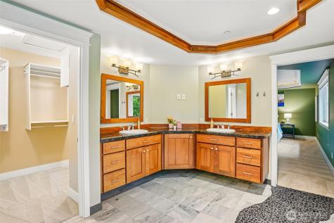 13128 SE Newport Way Bellevue WA 98006