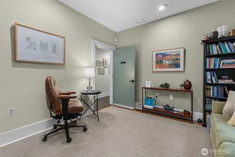4510 Thackeray NE Seattle WA 98105