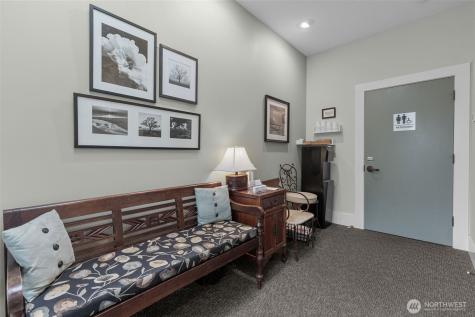 4510 Thackeray NE Seattle WA 98105