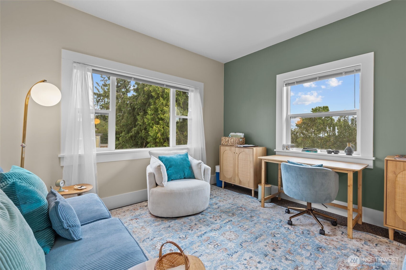 4510 Thackeray NE Seattle WA 98105