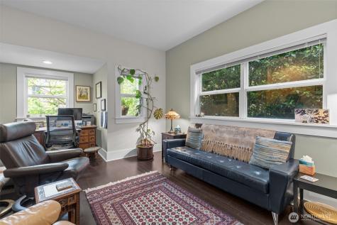 4510 Thackeray NE Seattle WA 98105