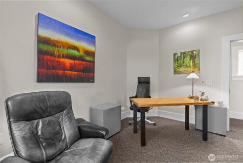 4510 Thackeray NE Seattle WA 98105