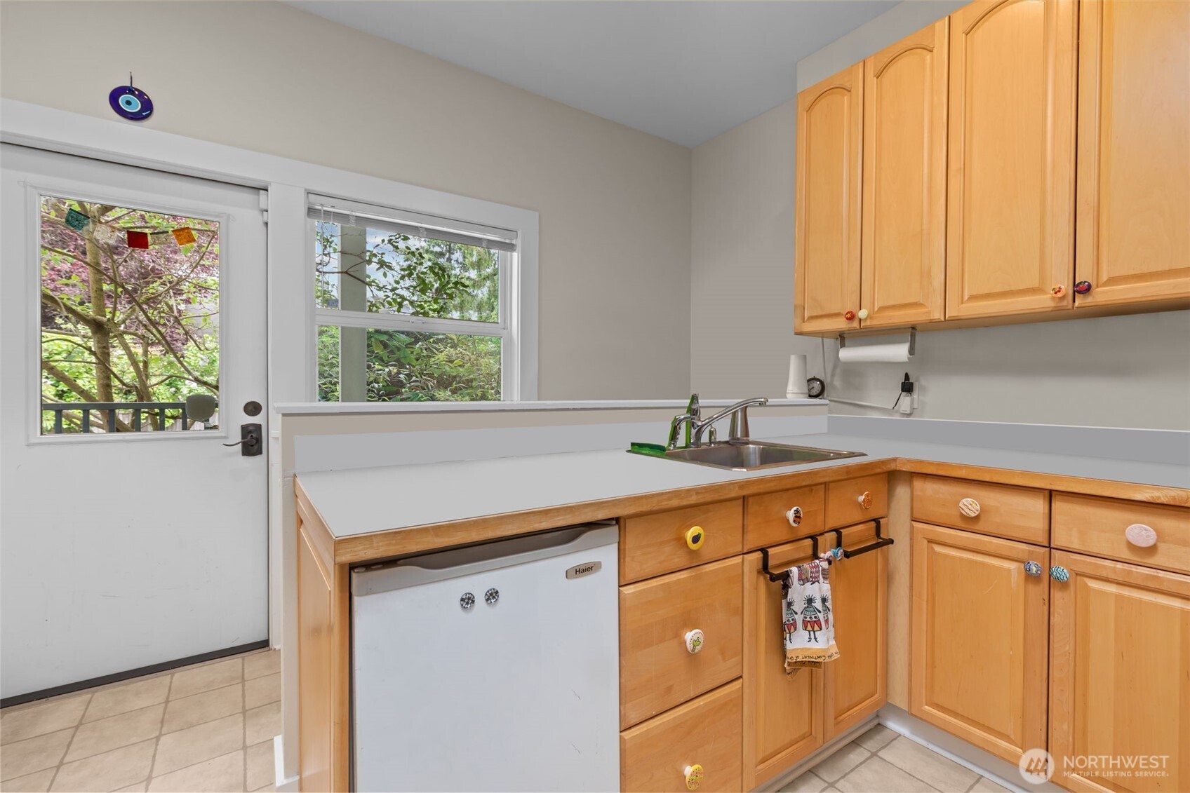 4510 Thackeray NE Seattle WA 98105