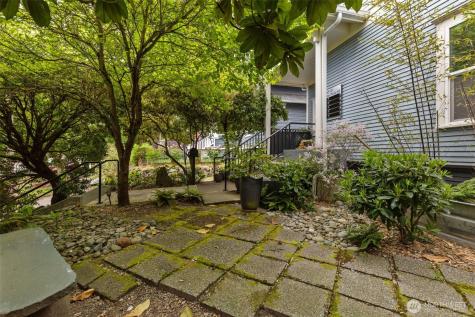 4510 Thackeray NE Seattle WA 98105