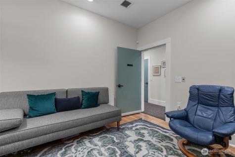 4510 Thackeray NE Seattle WA 98105