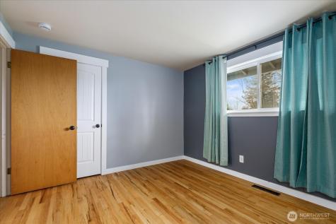 1321 Orchard Loop Oak Harbor WA 98277