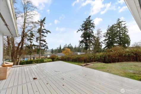 1321 Orchard Loop Oak Harbor WA 98277