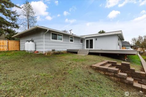 1321 Orchard Loop Oak Harbor WA 98277