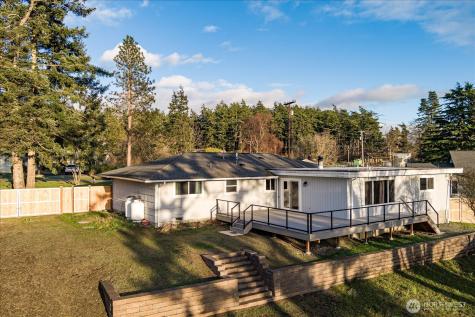 1321 Orchard Loop Oak Harbor WA 98277