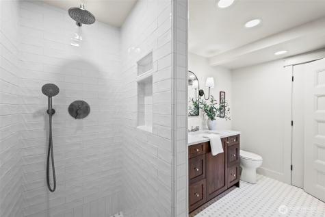 5915 Lagoon Lane NW Gig Harbor WA 98335