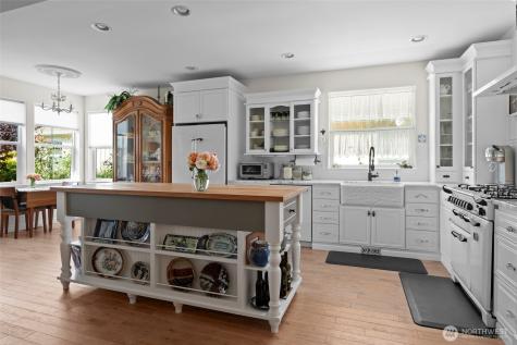 1453 SW Xavier Oak Harbor WA 98277