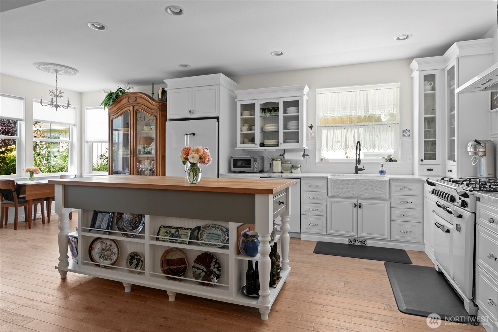 1453 SW Xavier Oak Harbor WA 98277