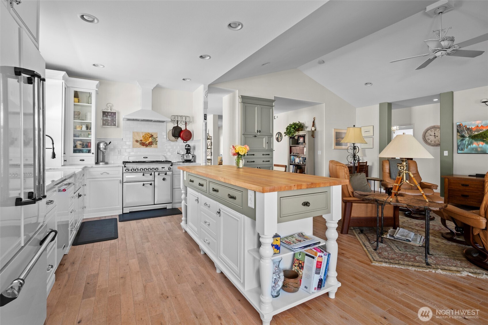 1453 SW Xavier Oak Harbor WA 98277