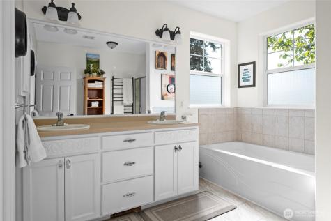 1453 SW Xavier Oak Harbor WA 98277