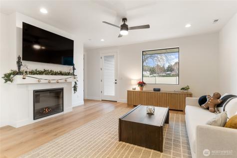 544 S Oasis Loop East Wenatchee WA 98802