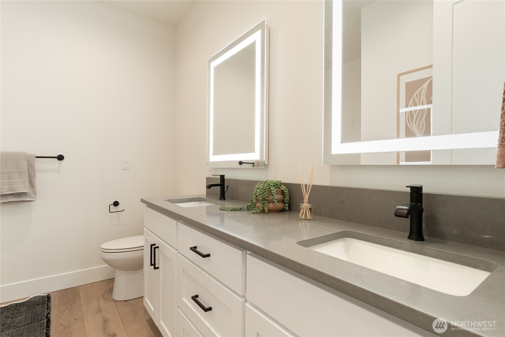 544 S Oasis Loop East Wenatchee WA 98802