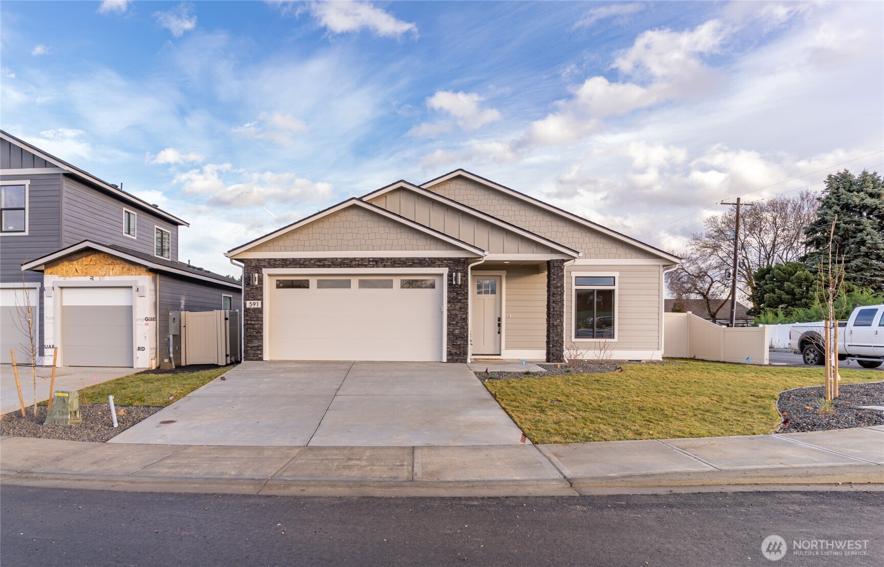 544 S Oasis Loop East Wenatchee WA 98802