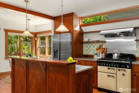 5216 9th Avenue NW Seattle WA 98107