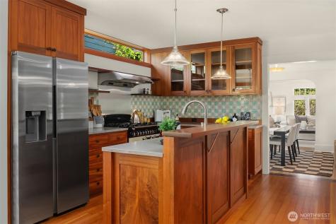 5216 9th Avenue NW Seattle WA 98107