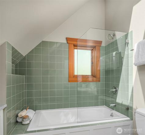5216 9th Avenue NW Seattle WA 98107
