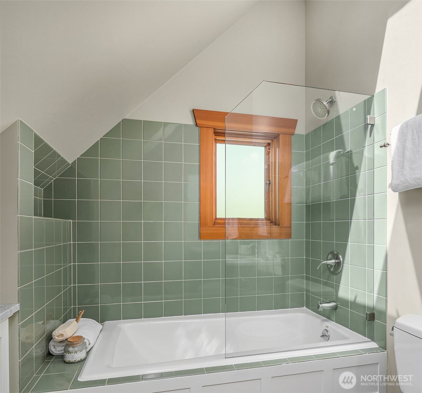 5216 9th Avenue NW Seattle WA 98107