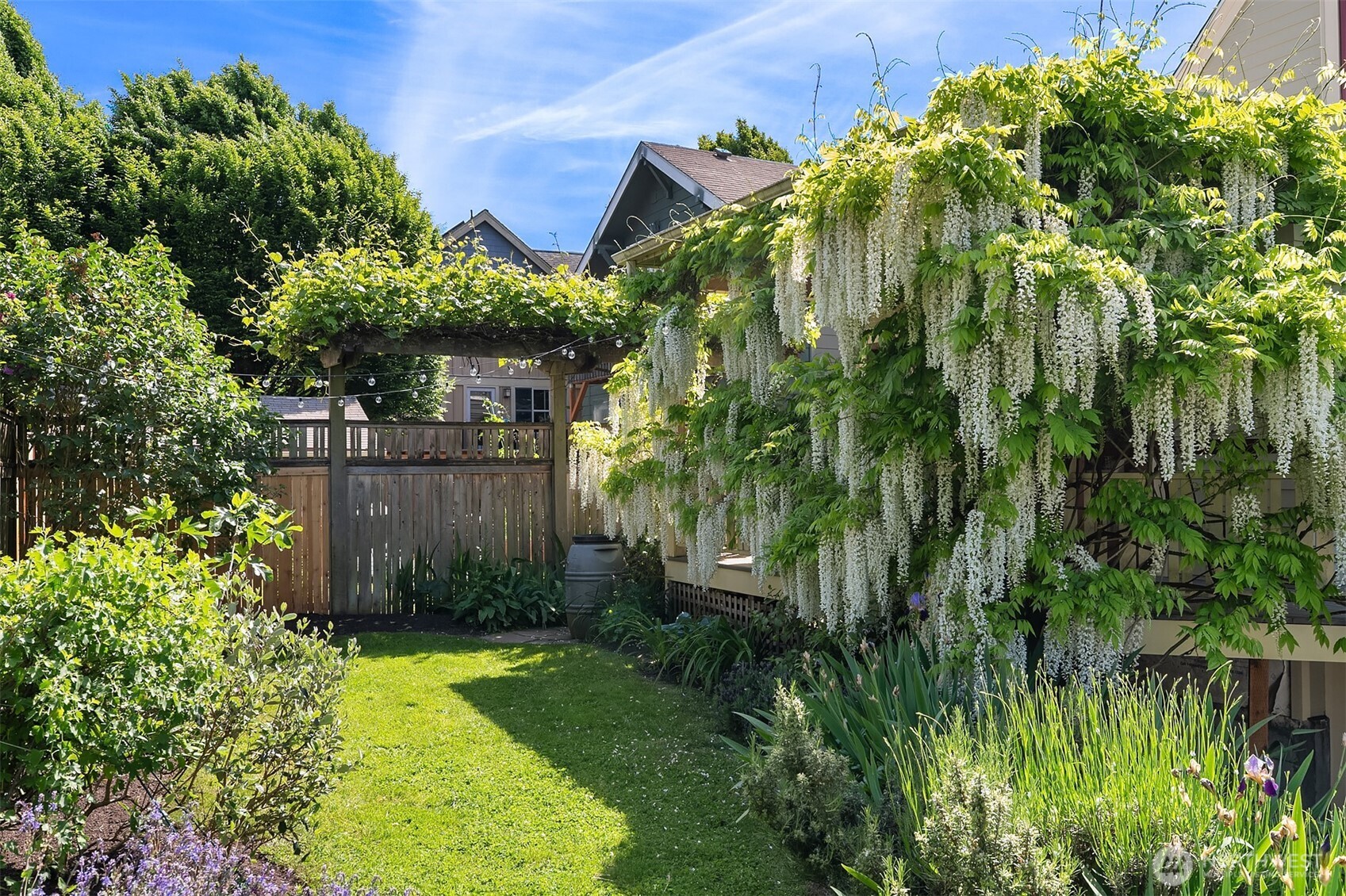 5216 9th Avenue NW Seattle WA 98107