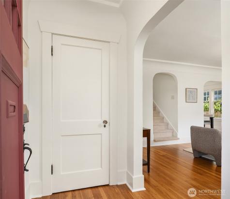 5216 9th Avenue NW Seattle WA 98107