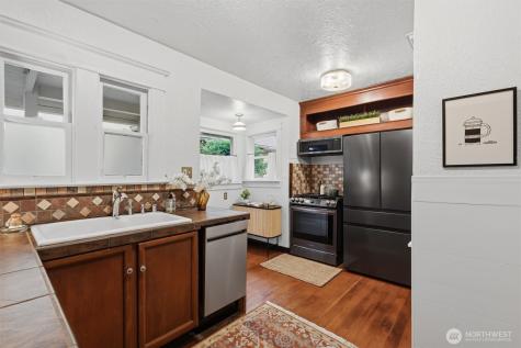924 N 75th Street Seattle WA 98103